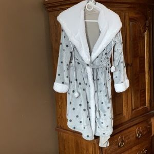 Grey and white robe, velvety